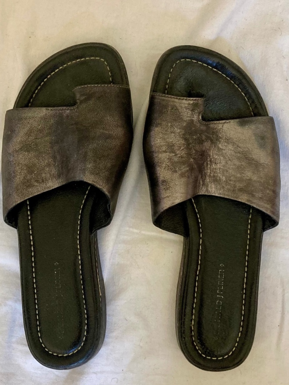 Donald Pliner Toe Loop Silver Sandals 9M
